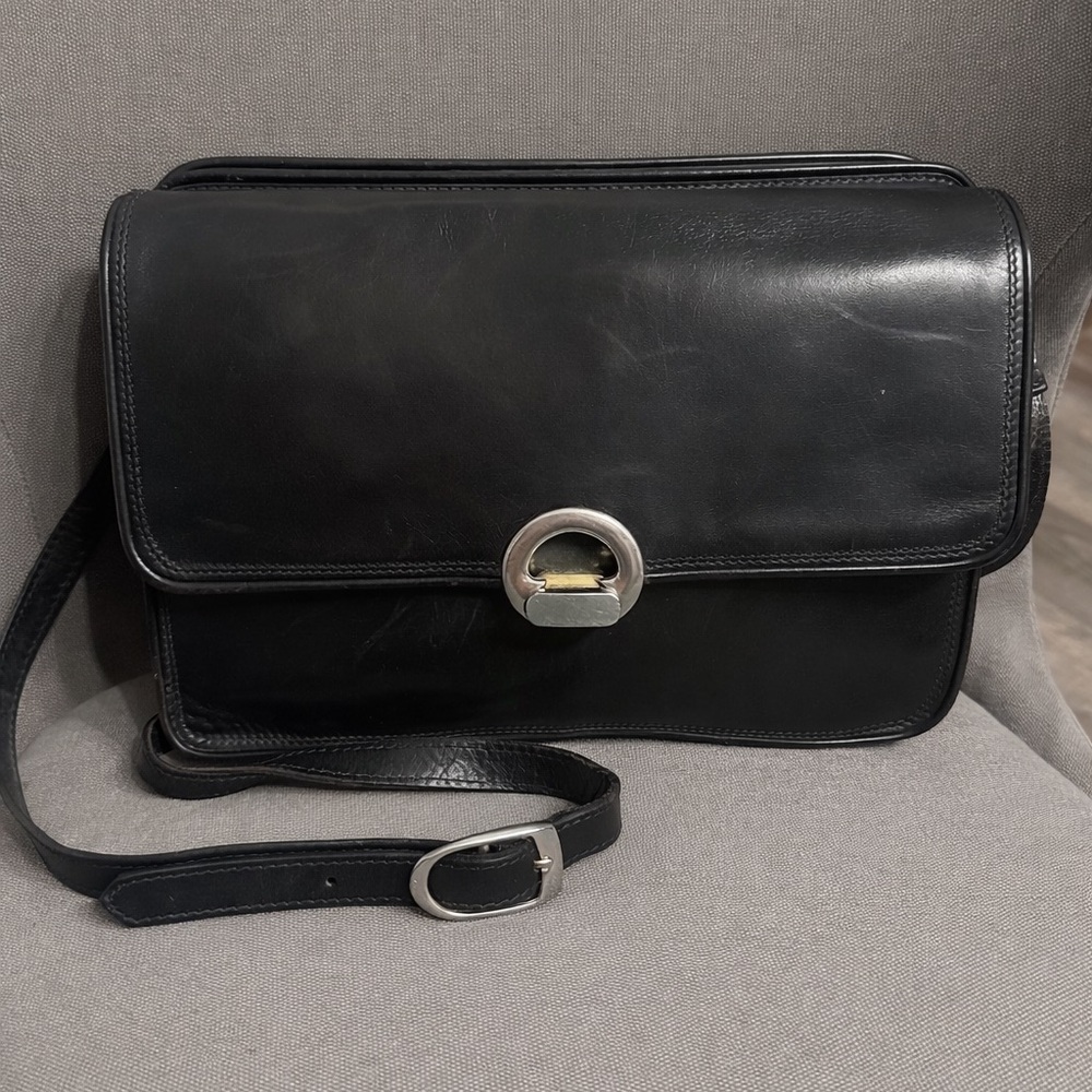 Vintage Black Leather Crossbody Bag | Classic Minimalist Shoulder Bag
